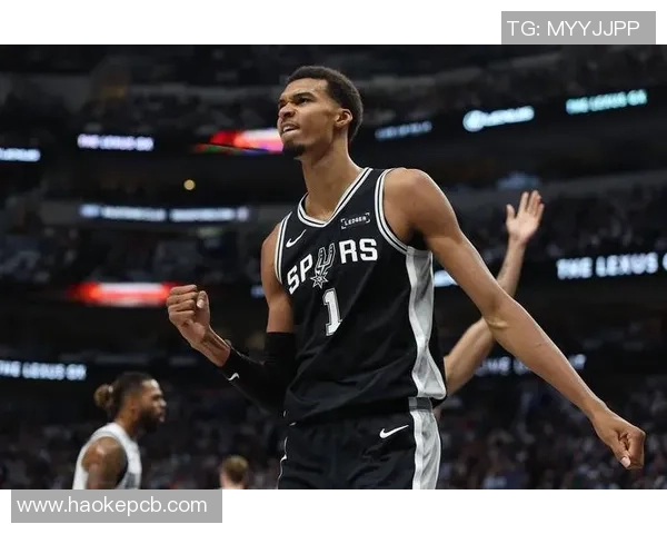 文班亚马首场比赛表现惊艳5次盖帽并隔扣字母哥引发热烈讨论